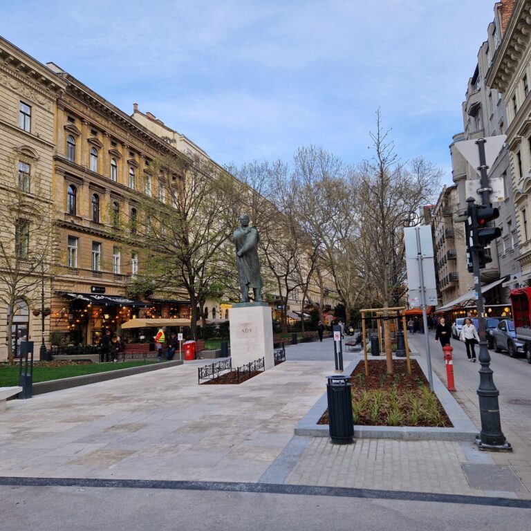 Liszt Ferenc tér - Természetes kontrasztok